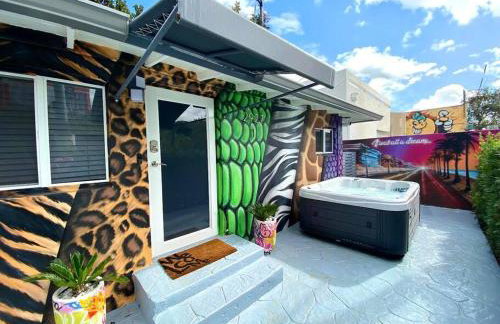 Unique Miami Art Escape w/ HotTub, Arcade & Murals - Foto 1