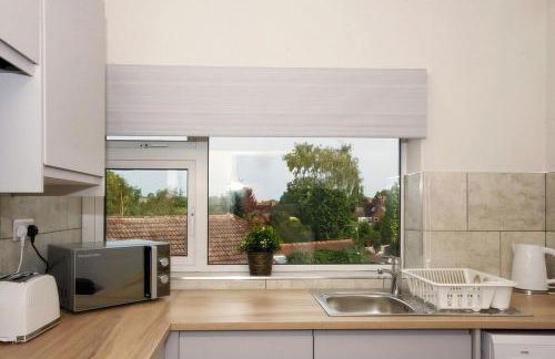 #33 Beautiful 2 bed apt Tamworth Private Parking - Photo 14