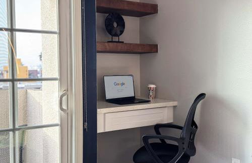 Bright & Spacious in Iconic LA Neighborhood Free parking - 10mins to Cedars - Photo 14