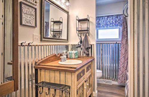 Lakefront Gem with Screened Porch and Game Room! - Foto 14