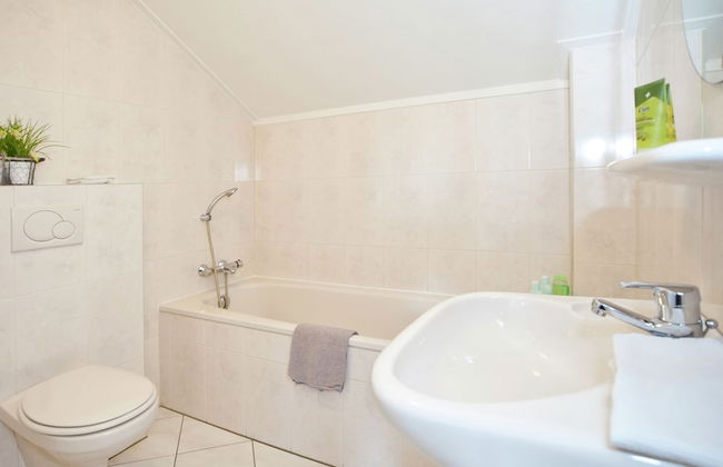 Villa in Maaspark With Lake Views & Sauna - Photo 7