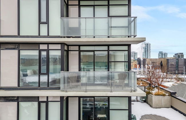 By Stampede Free Parking Banff Pass Wine More - Photo 24