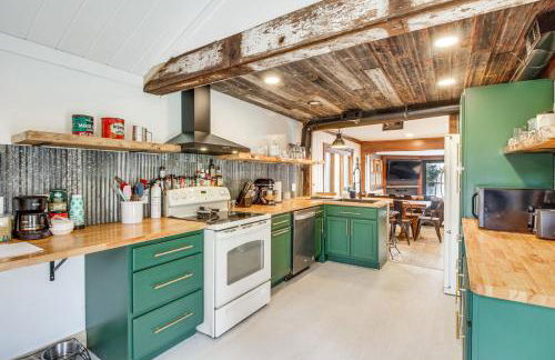 Waterfront Duluth Cabin with Deck and River View! - Foto 14