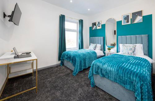 Bolton 2BR Cinema House, Free Parking, Fast WiFi, Comfortable Stay - Foto 23