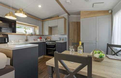 Lake View Escape - Fishing Lakes, Heated Outdoor Swimming Pool 500yrds on Sister Park , Pool Open April to September - Foto 13