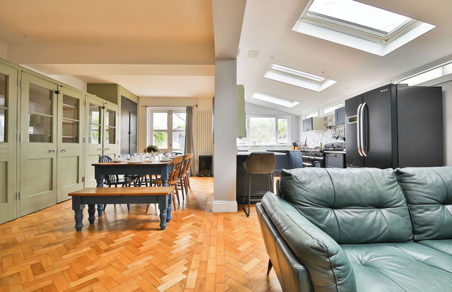 4 Bed House with Pool Table & Parking - Foto 46