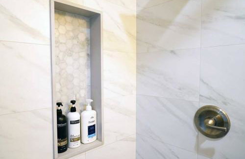 Cozy 2B1B Guest House with Private Entrance and Parking - Foto 7