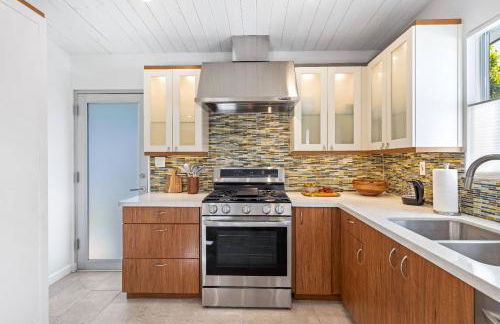 Luxurious Tennis Club Bungalow 1 with Mountain Views and Walks to Downtown Palm Springs! - Foto 17