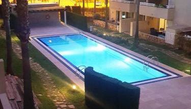 2 bedroom apartment - Sleeps 4 - Pool - Garden - Foto 3