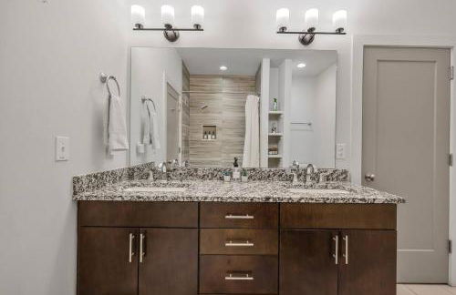 Modern Luxe Townhome with Rooftop Cinema - Foto 40