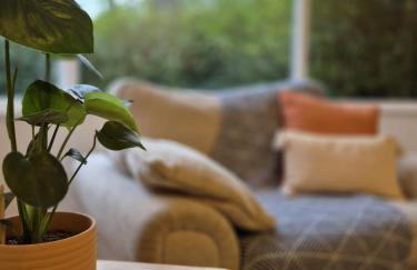 Beautiful 5-Bedroom home with Free Parking - Foto 23