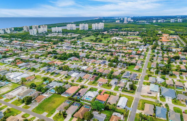 Private Pool + Sunroom Beach Escape at Manatee - Foto 36