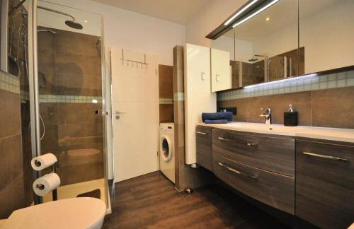 Zentral, am Park mit Parkplatz - Foto 9