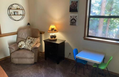 Cozy 3BR Dog-Friendly Cabin- Level 2 EV Chgr - Photo 10