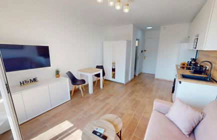 55E - Superbe studio climatisé entièrement rénové au 5ème et dernier étage sur le bord de Mer de Menton - Photo 7