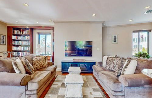 Gloucester Harbor Hideaway - Photo 7