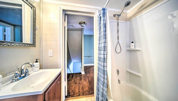 Eastlake Vacation Rental Near Lake Erie - Foto 2, Interni