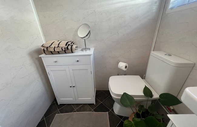 Beach Chalet - 2 Bedrooms - 4 Guests - Parking - Foto 19