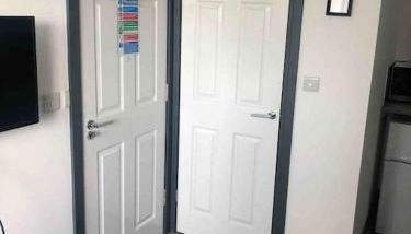 Newly refurbished studio, great location 8 studios - Photo 4, wardrobe