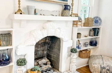 Cozy 2BR Apt w KING in historic dist. 1mi to sq. - Foto 42