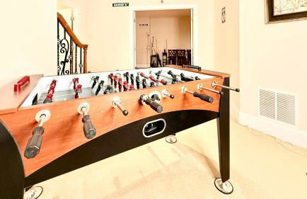 Luxurious 2BR Movie Theater Game Room Full Kitchen Gym - Foto 9