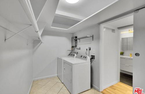 Echo Lake view condo - newly renovated - centrally located - Photo 5