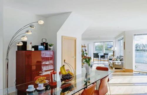 NEW Squirrels Leap Lake Views with Spa Access - Foto 6