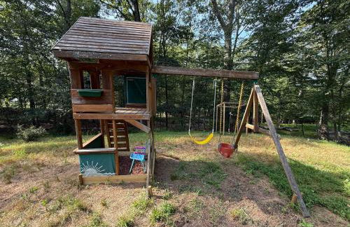 Spacious and tranquil 5br house in charming East Stroudsburg w game room, pets allowed - Foto 59