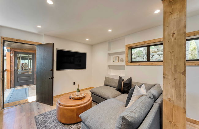 Lake View, Firepit, Game Room Remodeled Lake Tahoe Luxury Cabin by Avantstay - Foto 26