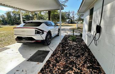 White Picket Fence - EV Charger! - Foto 22