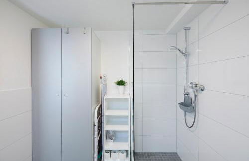 Stilvolles Apartment ruhig, 24-7 Self-Check in, WLAN top, Parkplatz an der Strasse, Bushaltestelle vor Haus - Foto 19