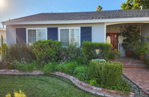 4 BR Encino Home w/ Amazing Yard, Near Everything - Foto 48
