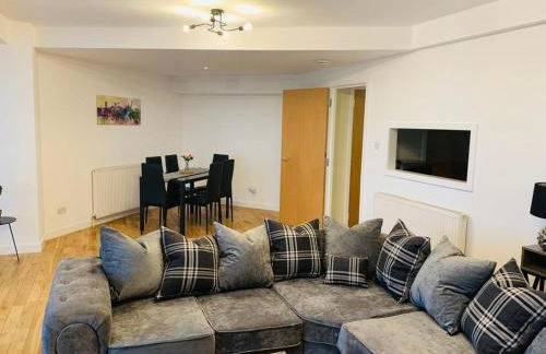 Modern 2 Bed Apartment, Close to Gla Airport & M8 - Foto 2