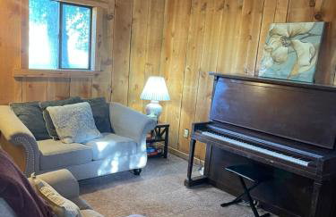 Cozy Cottage off Salmon River Tributary, in Town - Foto 1