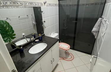 Apartamento completo e elegante, BEM LOCALIZADO. - Foto 4