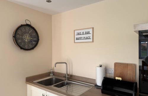 Four Bedroom House With Private Pool - Stunning countryside location with parking close to Chester City Centre - Photo 32