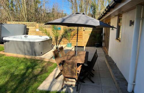 Stunning cottage with hot tub - Photo 3