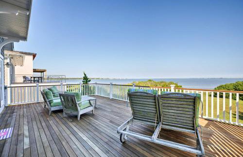 Luxe Waterfront East Quogue Home with Beach On-Site! - Foto 1