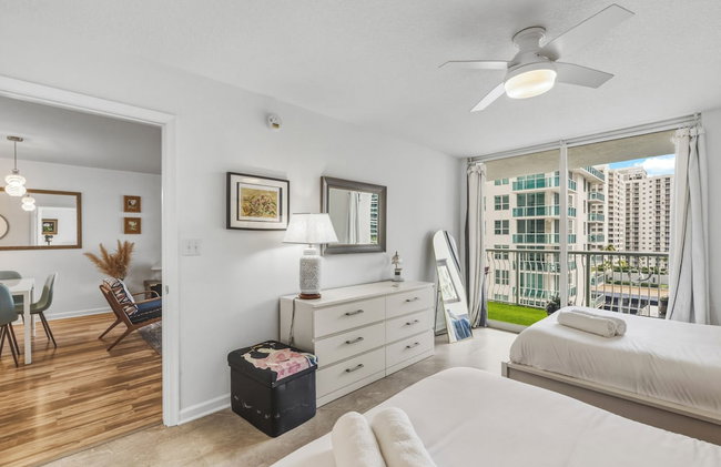 Fantastic 2BR Condo on 31st Floor Free Parking - Photo 72