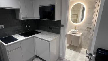 Exclusive, newly built detached garden studio, private and self-contained, within family home grounds - Foto 2