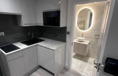 Exclusive, newly built detached garden studio, private and self-contained, within family home grounds - Foto 2