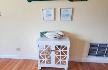 Stylish 2 bedroom home Steps from private beach - Foto 9