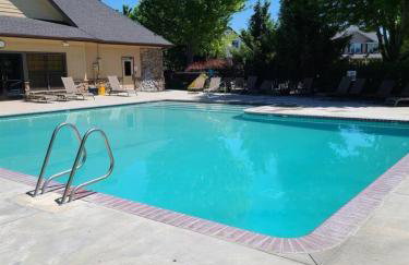 Prime Location The Village Green Room Desk - Foto 9