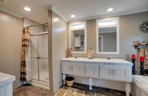 Steps to WES Arena Pet-Friendly Cabin with Deck! - Photo 14