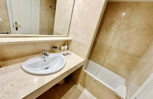 Ático frontal al mar con piscina privada by homeprive - Foto 38