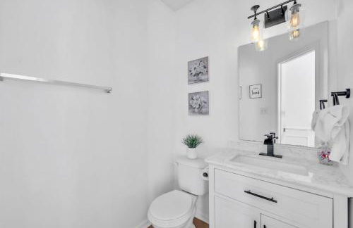 Updated University Area Home with Hot Tub Near Charlotte Your Perfect Retreat - Foto 6