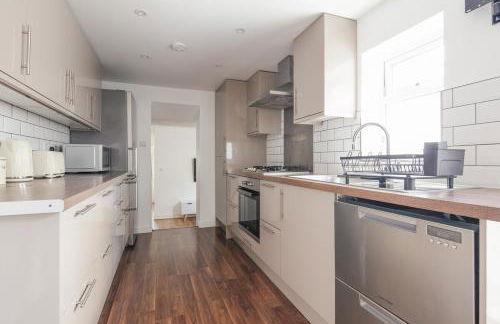 Spacious 3 Bedroom Home with PS5 and Pool Table Near O2 Arena Canary Wharf and Elizabeth Line to Central London - Foto 21