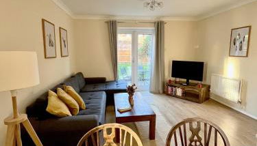 Guildford Townhouse with Parking - Foto 3