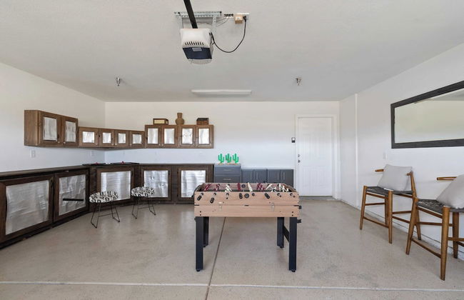 Casa De Kota by Avantstay Pool, Firepit, & Games Secluded & Chic - Photo 6