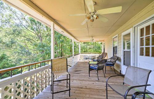 Lakefront Cottage with Private Hot Tub! - Foto 23